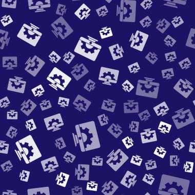 Beyaz Bilgisayar monitörü ve vites simgesi mavi arkaplanda izole edilmiş. Ayarlama, servis, ayar, bakım, onarım, onarım. Vektör İllüstrasyonu.