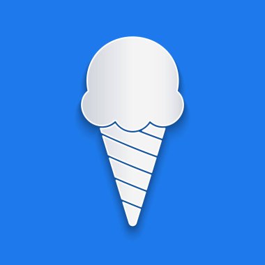 Kağıt kesiği dondurma külahında mavi arka planda izole edilmiş. Güzel sembol. Kağıt sanatı tarzı. Vektör İllüstrasyonu.