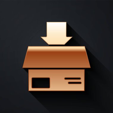 Siyah arkaplanda izole edilmiş altın karton kutu simgesi. Kutu, paket, paket işareti. Teslimat ve ambalaj. Uzun gölge tarzı. Vektör İllüstrasyonu.