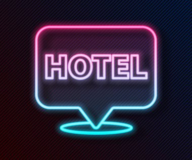 Parlayan neon hattı konum simgesi siyah arkaplanda izole edildi. Otel, pansiyon, seyahat, konut kirası, gayrimenkul sembolü. Vektör İllüstrasyonu.