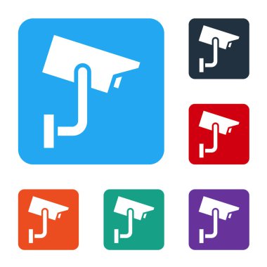 Beyaz güvenlik kamerası simgesi beyaz arkaplanda izole edildi. Renkli kare düğmelerle simgeleri ayarla. Vektör İllüstrasyonu.