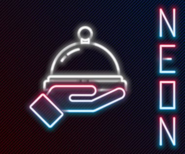 Siyah arka planda izole edilmiş bir tepsi yiyecek ikonu ile kaplı parlayan neon hattı. Tepsi ve kapak işareti. Kapaklı bir restoran saati. Renkli taslak konsepti. Vektör İllüstrasyonu.