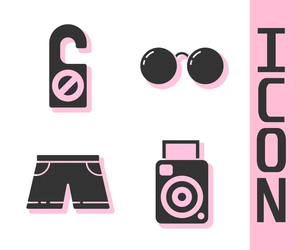 Set Photo Camera Please Disturb Swimming Trunks Glasses Icon Vector — Stock Vector