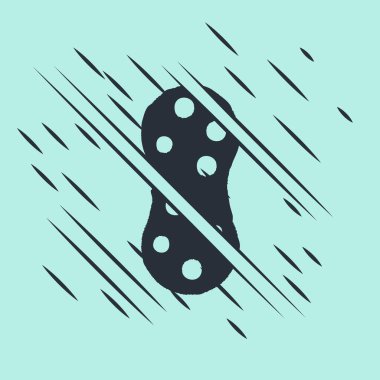 Yeşil zemin üzerinde baloncuk simgesi olan siyah sünger. Bulaşık yıkamak için bir tutam Bast. Temizlik servisi logosu. Arıza tarzı. Vektör.