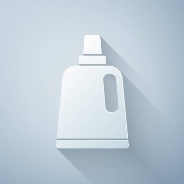 Kağıt kesiği Plastik şişe çamaşır deterjanı, çamaşır suyu, bulaşık deterjanı ya da gri arka planda izole edilmiş başka bir temizlik maddesi. Kağıt sanatı tarzı. Vektör.