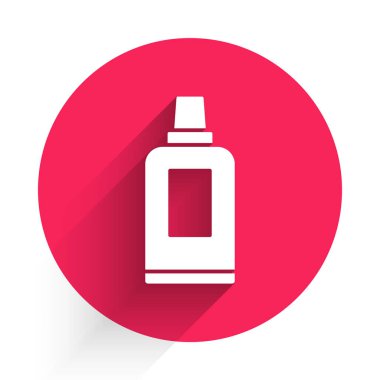 Çamaşır deterjanı, çamaşır suyu, bulaşık deterjanı ya da uzun gölgeli başka bir temizlik ikonu için beyaz plastik şişe. Kırmızı daire düğmesi. Vektör.
