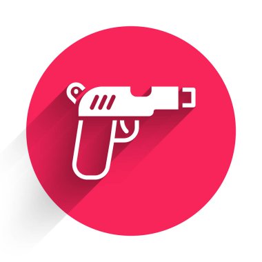 Uzun gölgeli beyaz tabanca ya da silah ikonu. Polis ya da askeri silah. Küçük ateşli silah. Kırmızı daire düğmesi. Vektör.