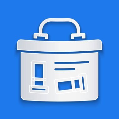 Kağıt kesiği, askeri mühimmat kutusu ve mavi arka planda izole edilmiş mermi ikonu. Kağıt sanatı tarzı. Vektör.