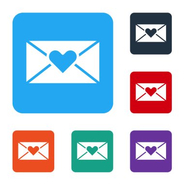 Beyaz arka planda Sevgililer Günü kalp ikonu olan beyaz zarf. Mesaj aşkım. Aşk ve romantizm mektubu. Renkli kare düğmelerle simgeleri ayarla. Vektör.