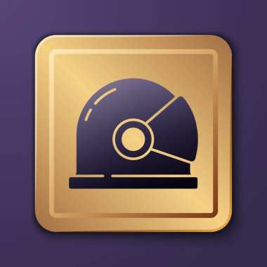 Mor Astronot başlık simgesi mor arkaplanda izole edildi. Altın kare düğme. Vektör.