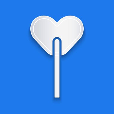 Kağıt kesiği, mavi arkaplanda izole edilmiş lolipop simgesi. Yemek, lezzetli bir sembol. Kağıt sanatı tarzı. Vektör.