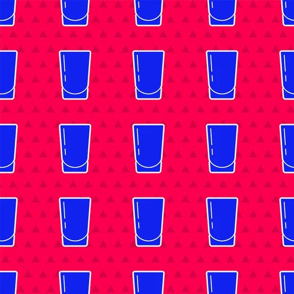 Kırmızı arka planda su ikonlu mavi cam izole edilmiş. Soda bardağı. Vektör.