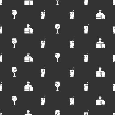 Kokteyl, viski şişesi ve bardak, bir bardak şampanya ve meyve suyunu kusursuz bir şekilde ayarlayın. Vektör.