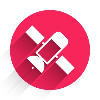 Beyaz uydu simgesi uzun gölgeli. Kırmızı daire düğmesi. Vektör.