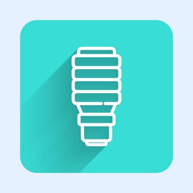 Beyaz çizgi LED ampul ikonu uzun gölgeli izole edildi. Ekonomik LED ışıklı ampul. Enerji lambasını sakla. Yeşil kare düğmesi. Vektör.