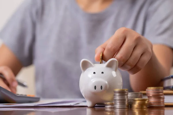 Female Hand Putting Money Piggy Bank Using Calculator Calculate Money — Stock Photo, Image