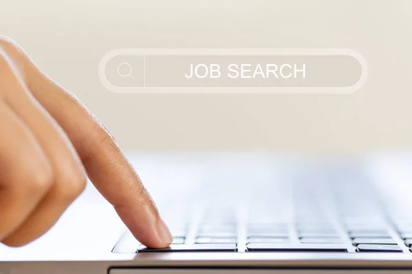 用文字 Job Search 手搜索互联网数据信息网络是用笔记本电脑在线搜索职业发展的关键 找工作可以找到你的职业理念 — 图库照片