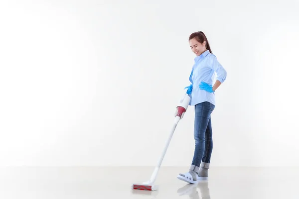 Beautiful Asian Woman Wearing Protective Gloves Using Vacuum Cleaner Clean — Stock Photo, Image