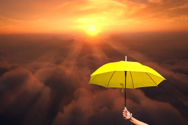 Guarda Chuva Amarelo Protege Contra Sol Quente — Fotografia de Stock