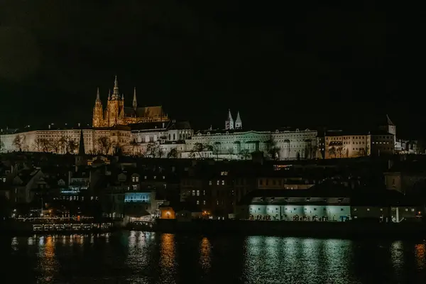 Vista nocturna de la ciudad vieja de Praga — Foto de Stock