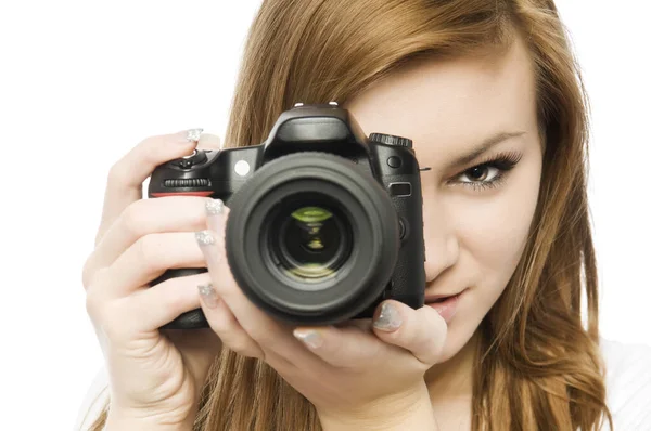クリック 女性写真家があなたを撮っている 白に隔離されたデジタルカメラで画像を撮る若い美しい女性 クローズアップ肖像画 — ストック写真