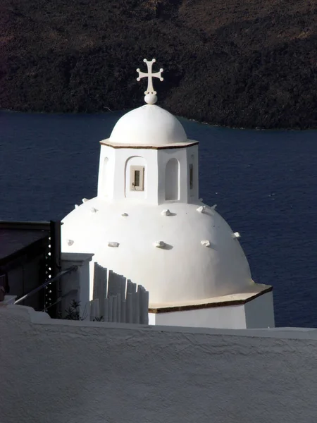 希腊Fira Santorini岛教堂景观和历史部分的典型城市景观 — 图库照片