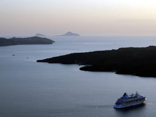 Luxuskreuzfahrtschiffe Einer Bucht Der Nähe Von Fira Auf Der Griechischen — Stockfoto