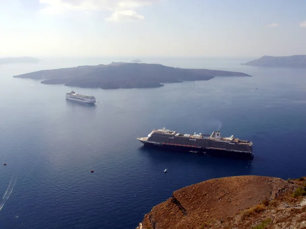 Navios Cruzeiro Luxo Uma Baía Perto Fira Ilha Santorini Grécia — Fotografia de Stock