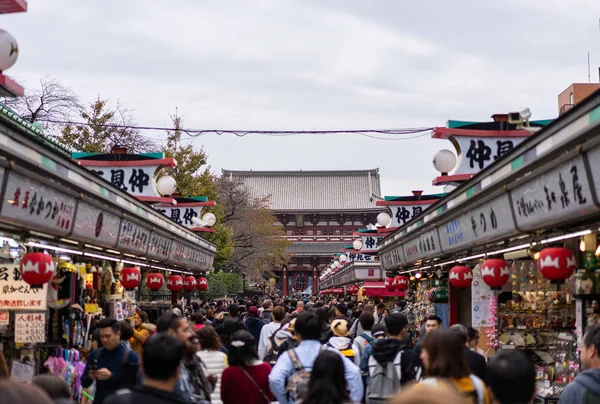 Tokyo Japan November 2018 Tourists Nakamise Shopping Street Connect Sensoji — Stock Photo, Image