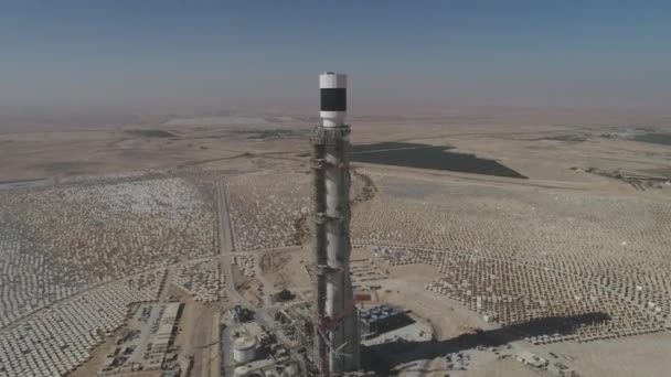 Zdjęcie lotnicze budownictwa przemysłowego na pustynnej farmie Solar — Wideo stockowe