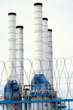 Petrol arıtma ekipmanları. Benzin üretimi. Petrolü kirlilikten arındırmak. Petrol arıtma.