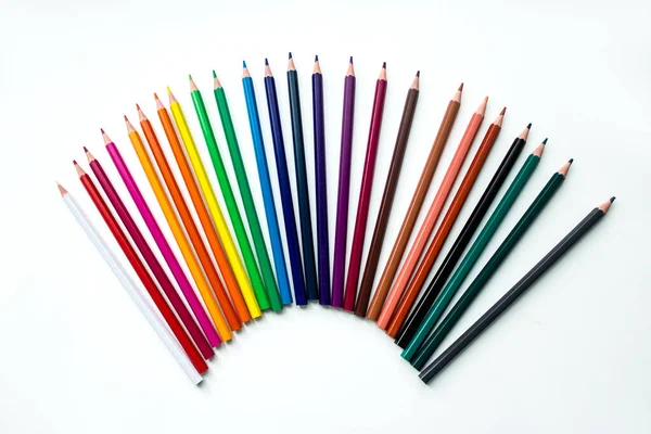 Lápices Colores Fila Sobre Fondo Blanco —  Fotos de Stock