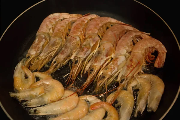 Crevettes Sur Poêle Traitement Thermique Des Aliments — Photo