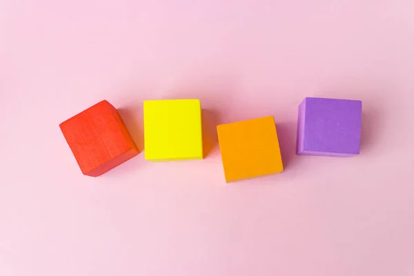 彩色方块堆叠模型 用于创造性的题词设计 空地方的文字 为网上购物 夏季销售 超级市场 打折促销和黑色星期五的概念创意 文本的复制空间 — 图库照片