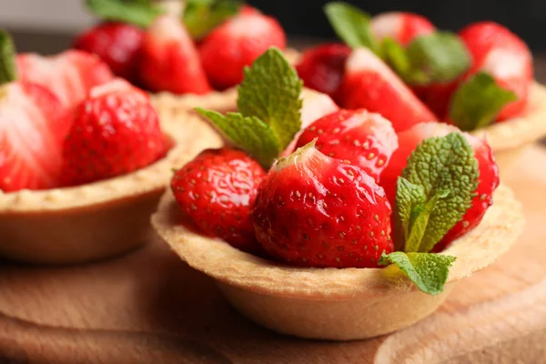 Ripe Strawberries Tartlets Wooden Cutting Board — Stock Photo, Image