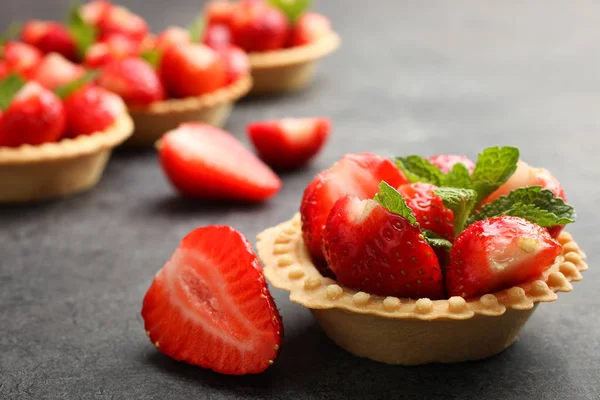 Tartlets Ripe Strawberries Black Background Side View — Stock Photo, Image