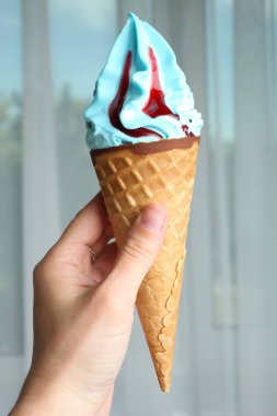 Mavi pencere arka planını el sıkışması dondurmayla.