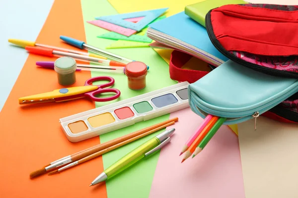 Bolsa Estudo Com Material Escolar Diferente Espaço Cópia Vista Lateral — Fotografia de Stock