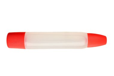 Şeffaf bir kap içinde sıvı yapıştırıcı beyaz bir arka plan üzerinde izole.