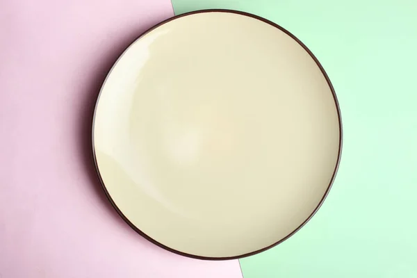 One Empty Plate Pink Minty Background Top View — Stock Photo, Image