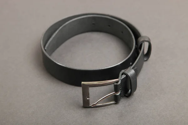 Cintura Pelle Maschile Sfondo Nero Concetto Uniforme Scolastica — Foto Stock