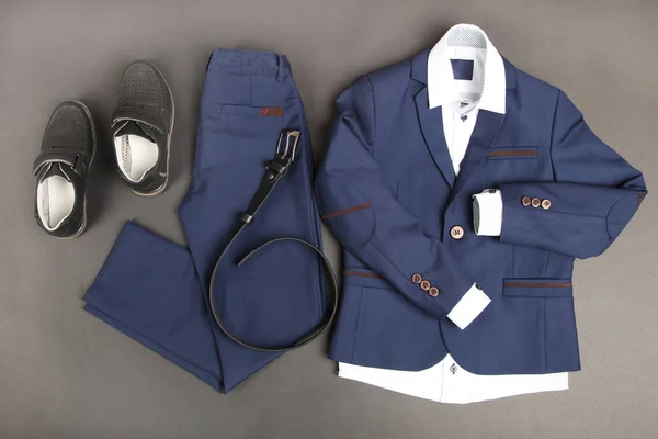 Mannelijke Klassieke Pak Zwarte Achtergrond Concept Schooluniform — Stockfoto