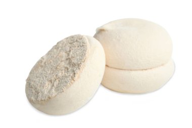 Beyaz marshmallow ile üzerine beyaz izole latte tadına. Kavram tatlılar. 