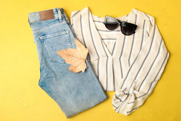 Jeans Och Skjorta Orange Bakgrund Begreppet Höst Kläder — Stockfoto