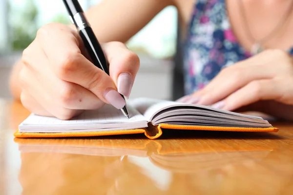 Frau Schreibt Notizbuch Tisch Konzeptautor — Stockfoto