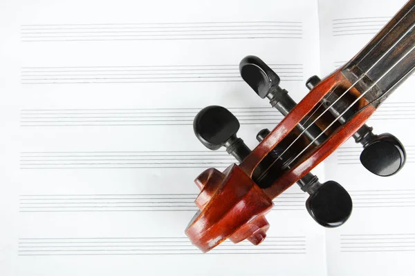 音符とヴァイオリンのためのノート コンセプト音楽 — ストック写真