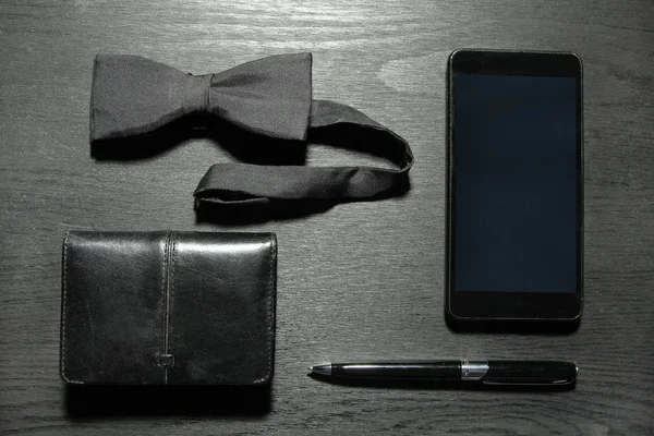 Accesorios Para Hombre Smartphone Sobre Fondo Madera Negro Vista Superior — Foto de Stock