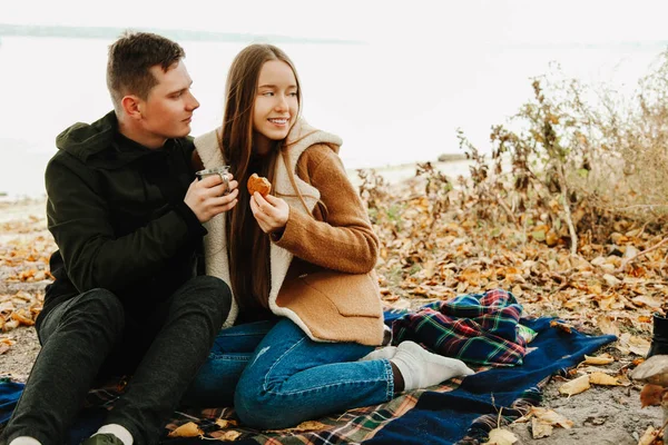 Couple Love Guy Girl Have Rest Autumn Picnic — Stock Photo, Image