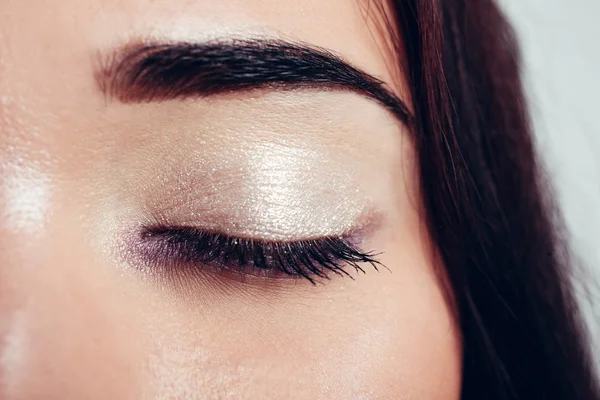 Cloused kadın göz güzel makyaj, closeup ile.