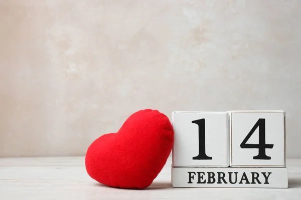 Wooden White Calendar Date February Bright Red Heart Wooden Table — Stock Photo, Image